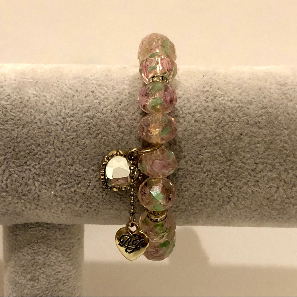 Betsey Johnson Rose Bracelet- stretch w/ glass beads & gold tone charms - Picture 10 of 12